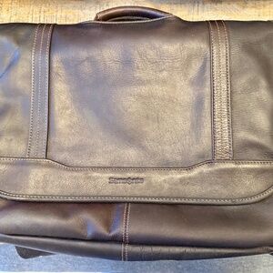 Samsonite Leather Messenger Bag Briefcase w/ Laptop Storage Compartment